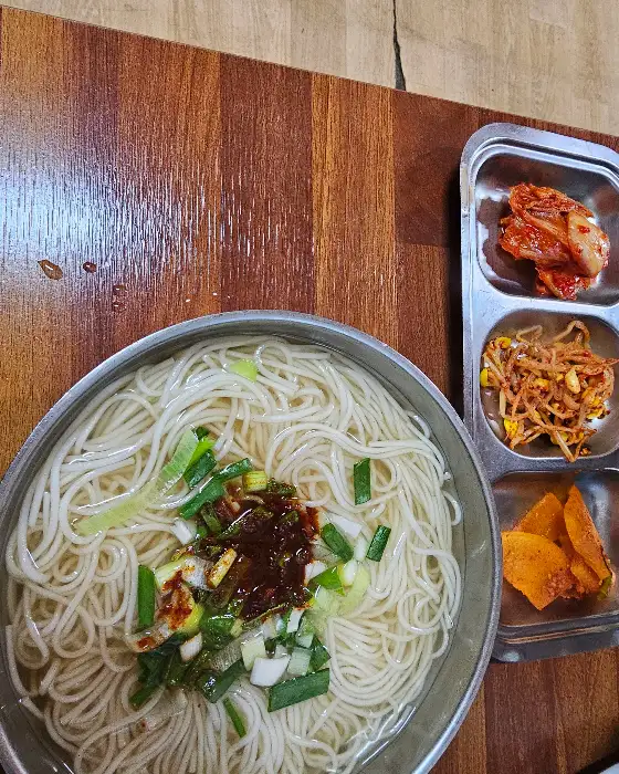 멸치국수와 밑반찬