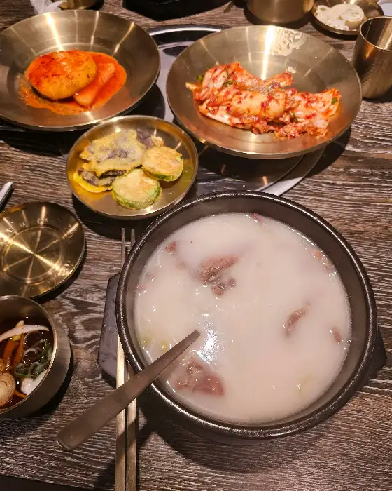 설렁탕과 밑반찬