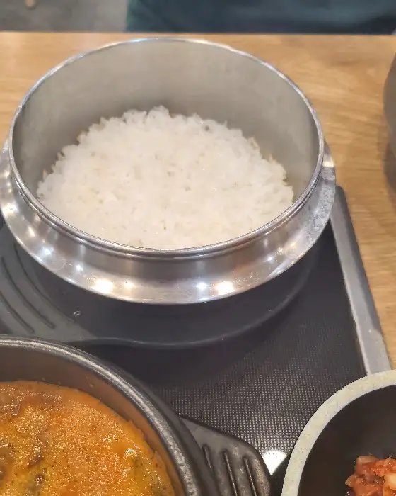 윤기가 흐르는 솥밥