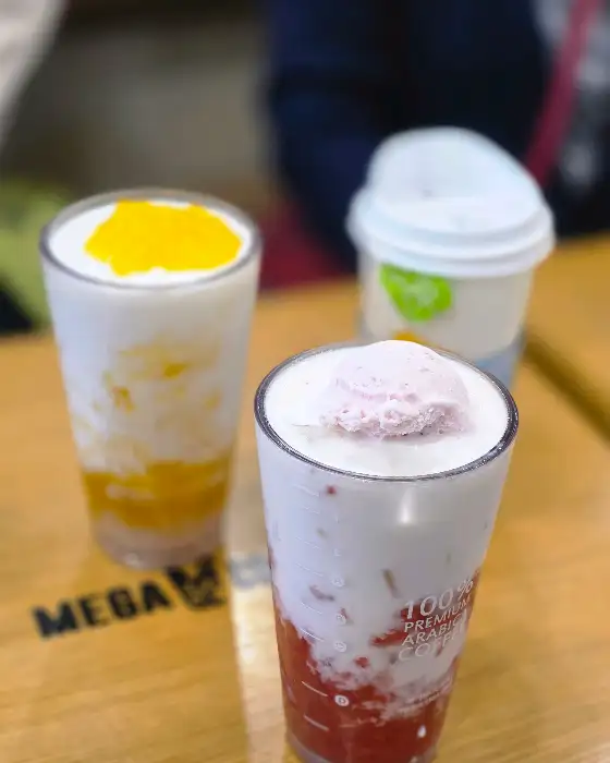 딸기라떼와 다른 음료