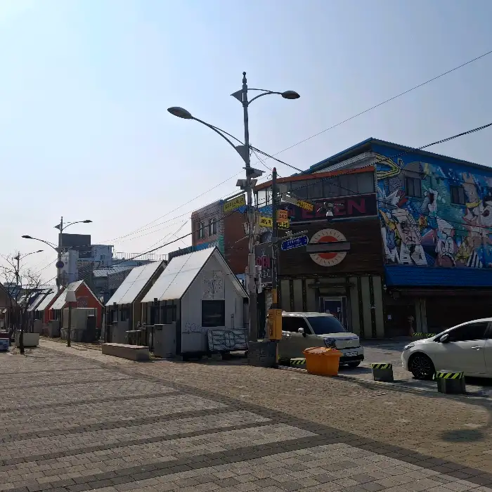 매장 앞 거리 풍경