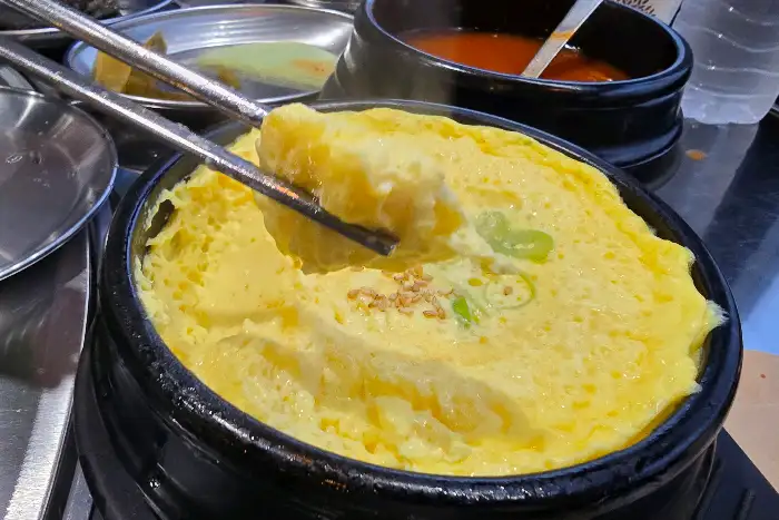 김이 모락모락 나는 계란찜