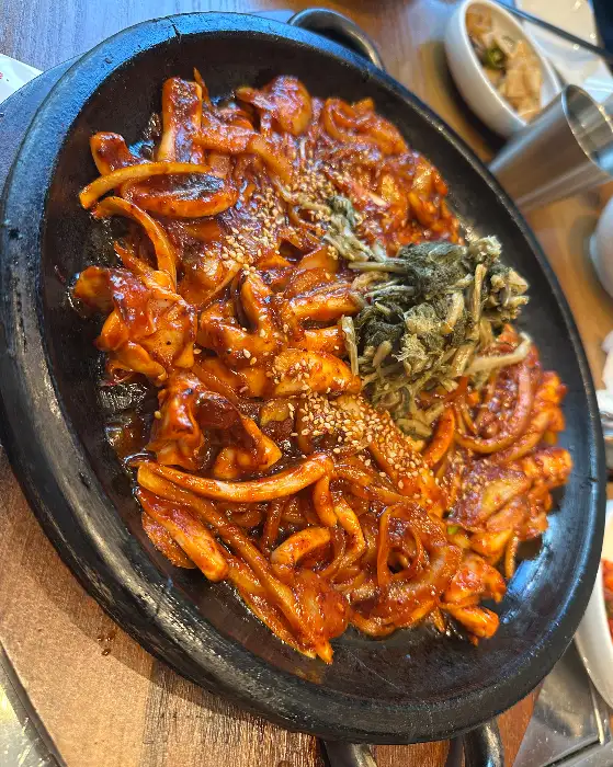 윤기 나는 오징어볶음