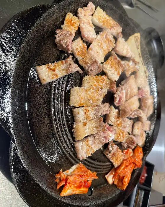 솥뚜껑 위 삼겹살