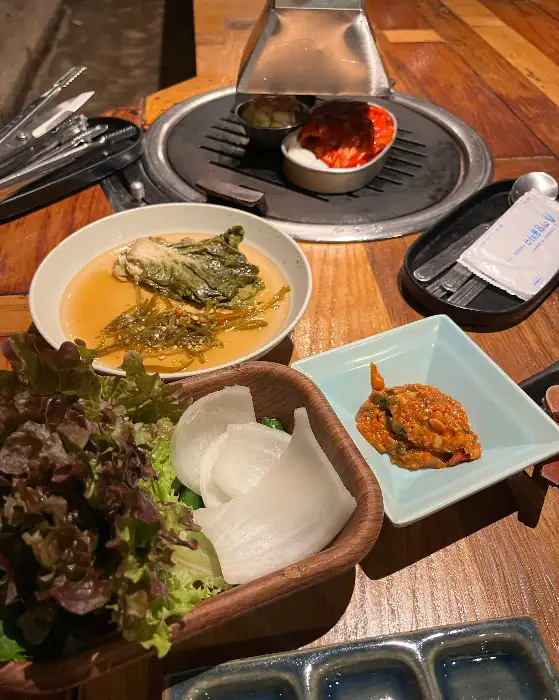 상추쌈과 곁들여 먹는 삼겹살