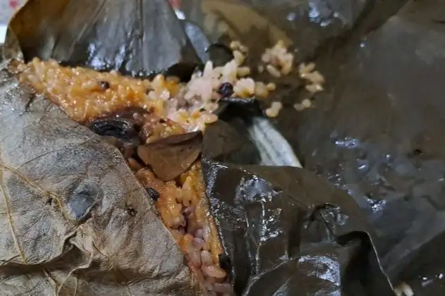 연잎으로 싼 밥