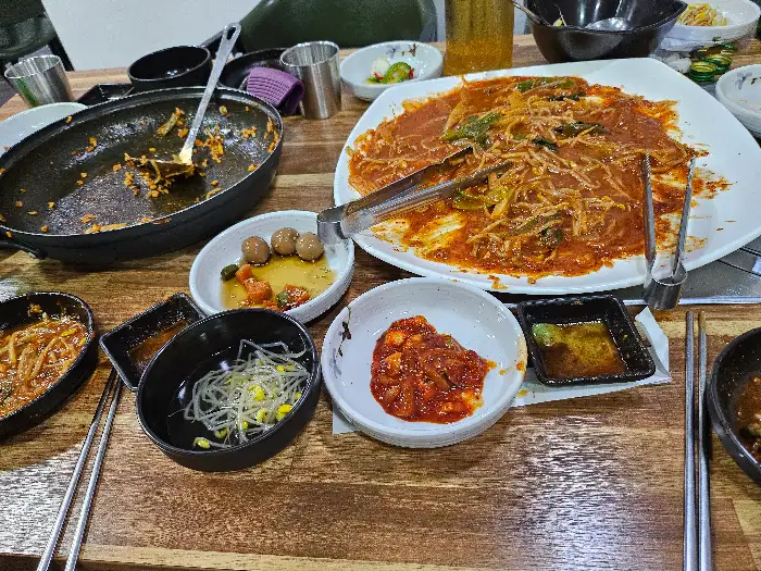 식사 후 테이블 모습
