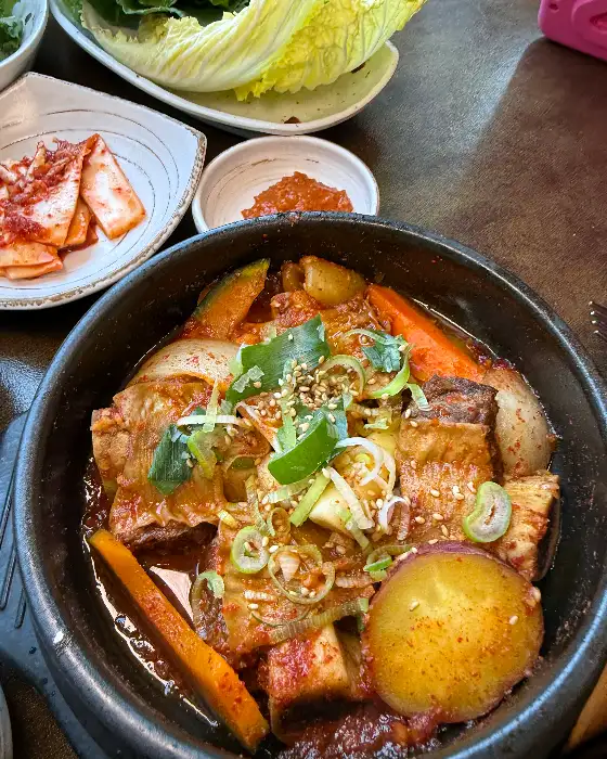 깊고 구수한 된장찌개