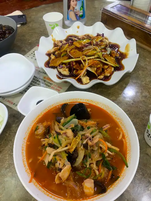 푸짐한 쟁반짜장
