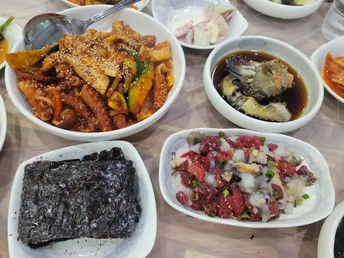 코다리찜과 해산물 요리