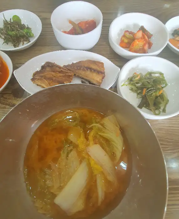 다양한 종류의 반찬들