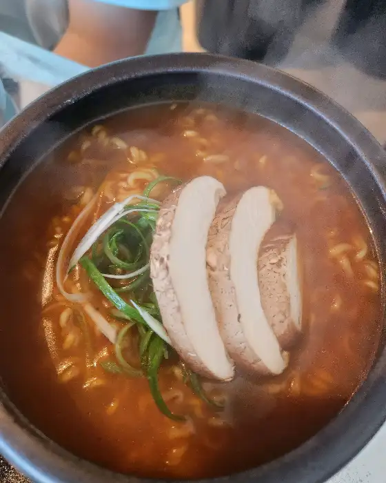 표고버섯이 올라간 라면