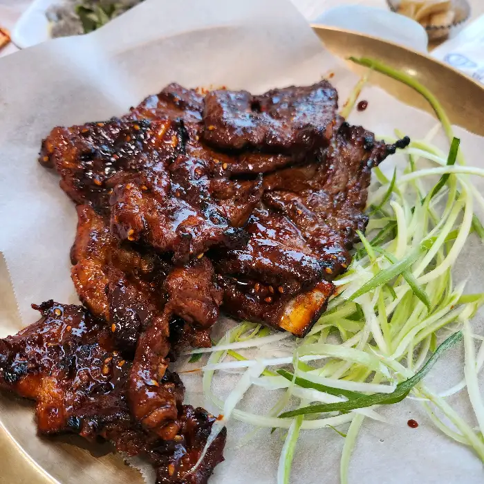 잘 구워진 갈비