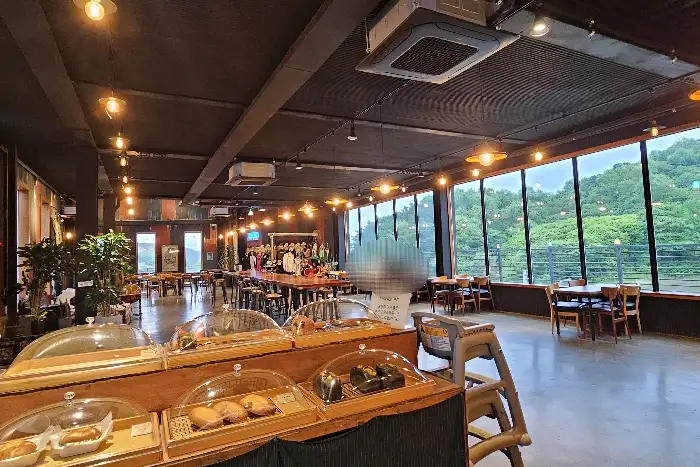 강화도 마리마리 넓고 아늑한 실내 공간