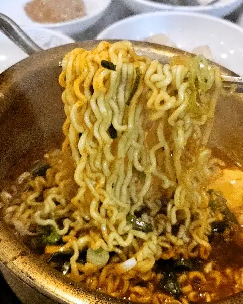 맛있게 끓여진 라면 한 그릇