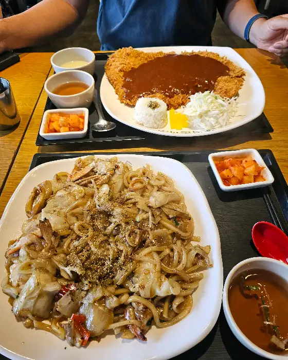 왕돈까스와 해물볶음우동