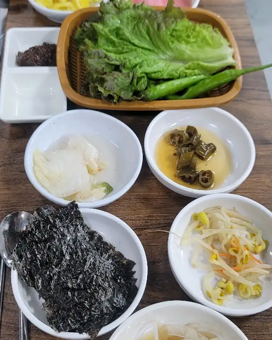 다양한 밑반찬들