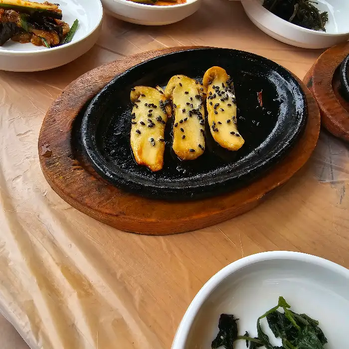 먹음직스러운 더덕구이