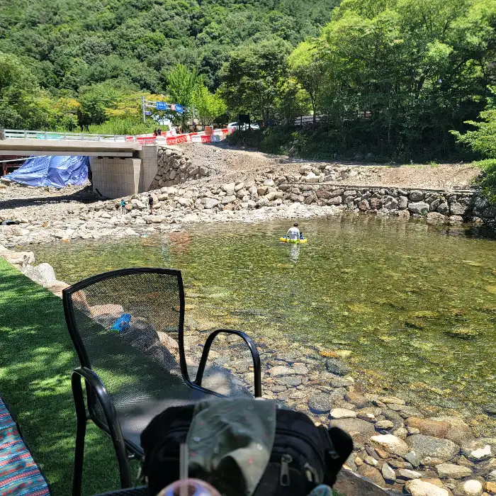 계곡과 다리 풍경