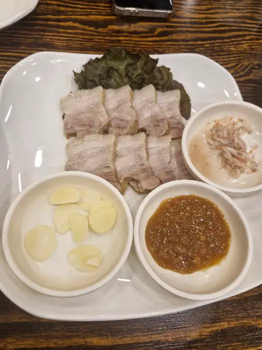 수육 한 접시
