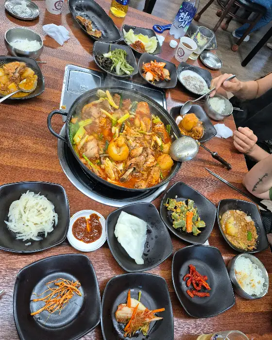 푸짐하게 차려진 상차림