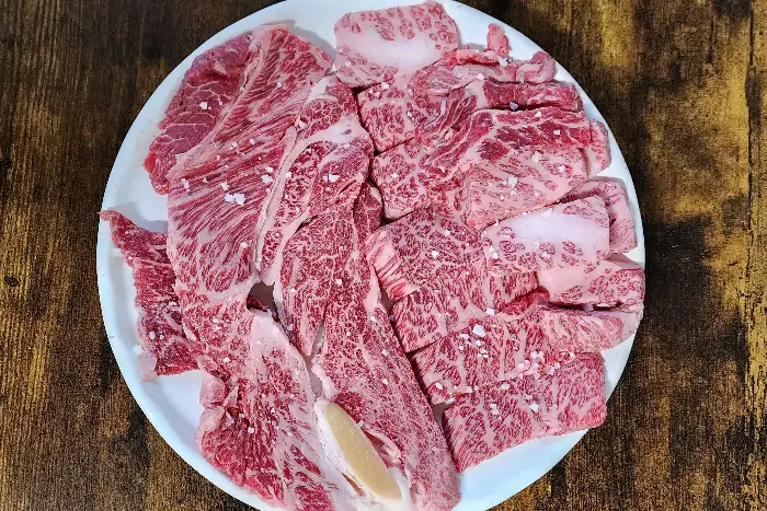 정성스럽게 썰어진 소고기