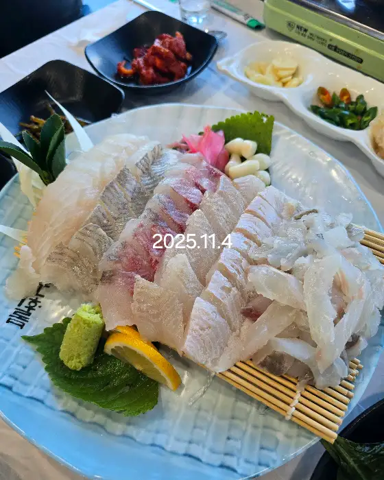 동해안횟집 모듬회 한상 차림