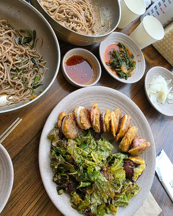 맛보기 수육과 곁들임