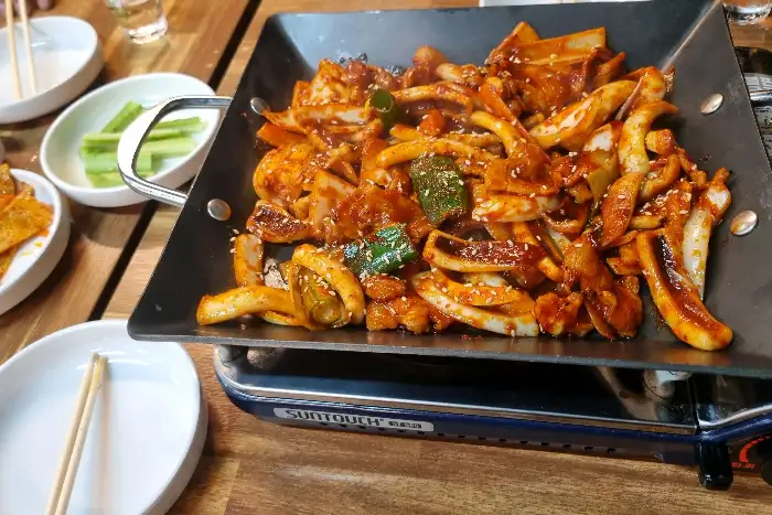 매콤한 오징어볶음