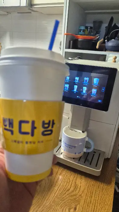 매장 내부와 키오스크