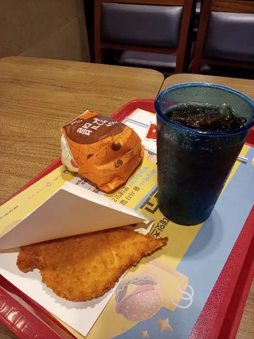 햄버거와 치킨 패티, 음료