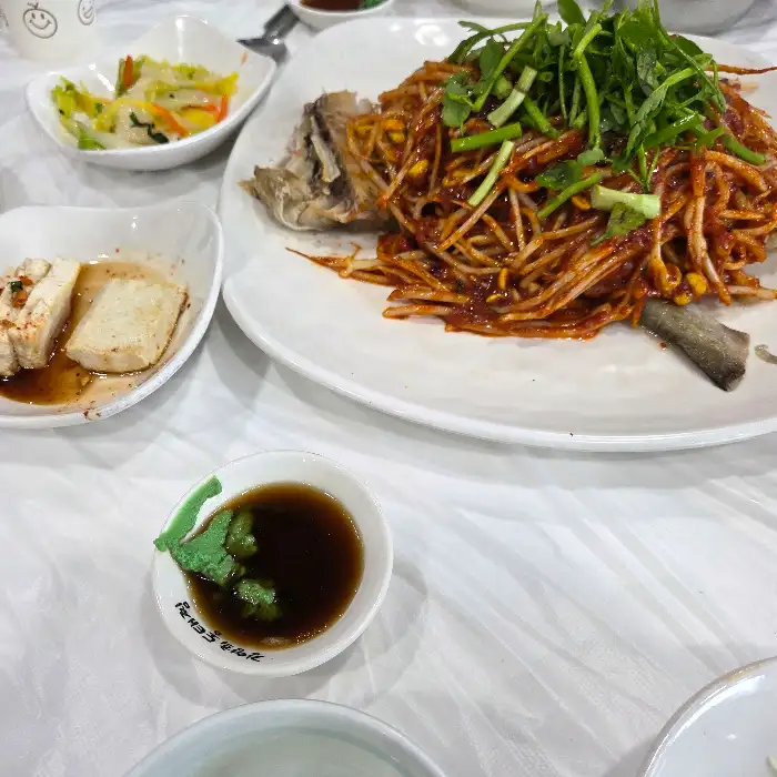 깔끔하게 차려진 밑반찬