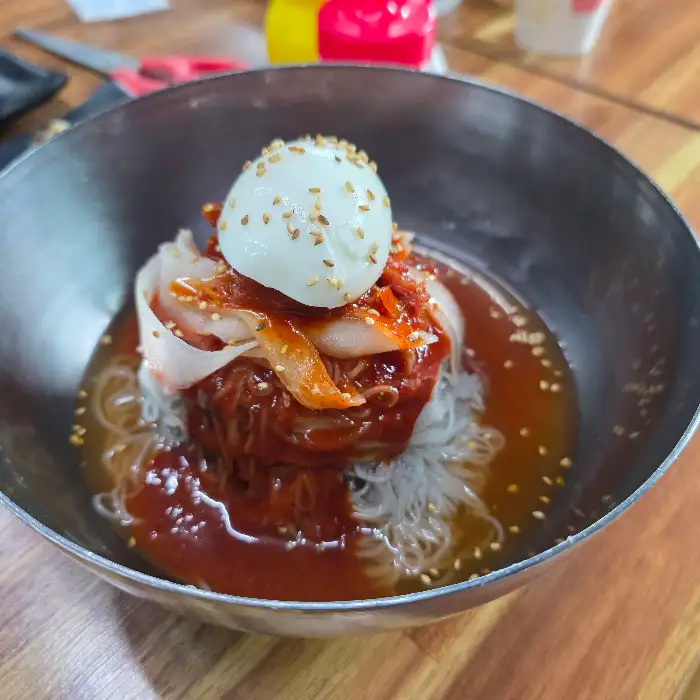 시원한 냉면 한 그릇
