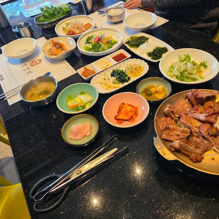 대궐갈비 밑반찬