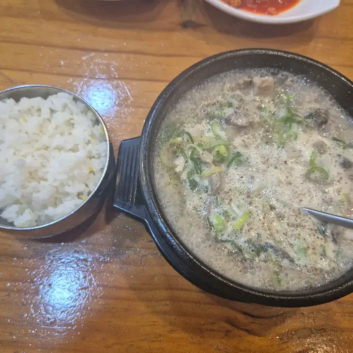 밥과 함께 나온 순대국밥