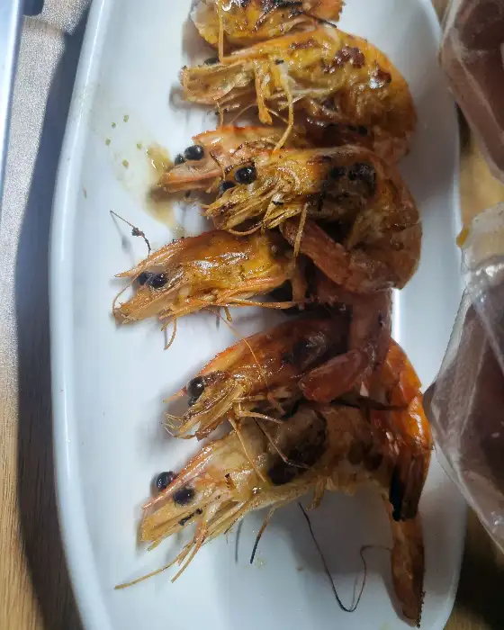 잘 구워진 새우 요리
