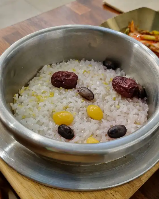 대추, 은행, 밤이 들어간 영양솥밥