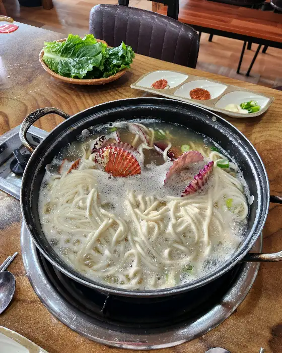 칼국수와 함께 나온 수육 플레이트