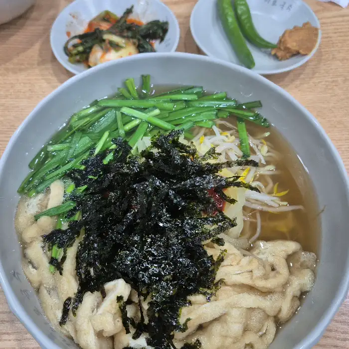 부추국수와 곁들임 반찬