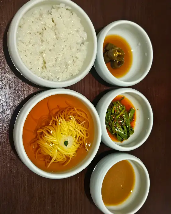 대쿠이 밥과 국수, 반찬 구성