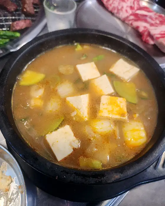 보글보글 끓고 있는 된장술밥
