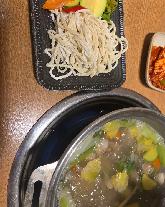 쭈꾸미 양념과 칼국수 사리