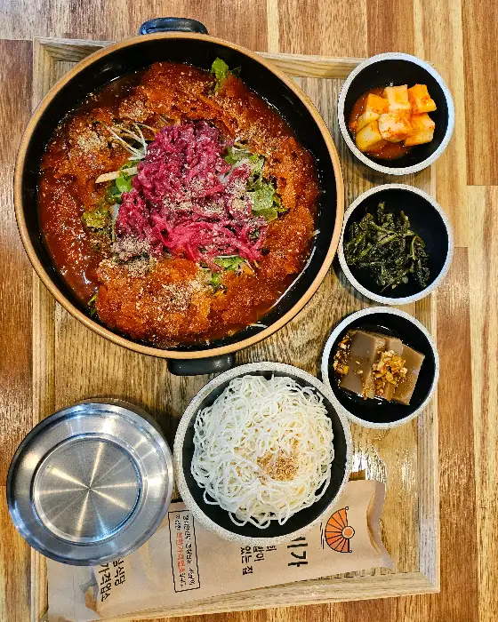새콤달콤한 육회 물회