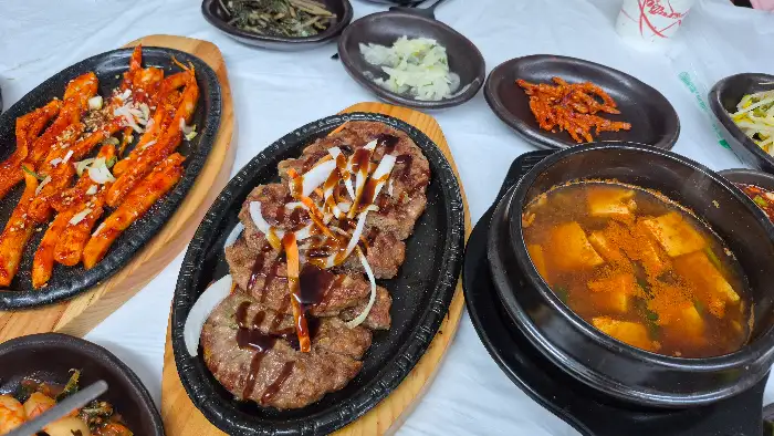떡갈비와 곁들여 먹는 반찬들
