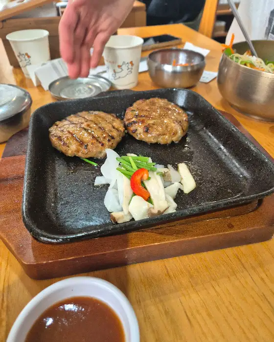 먹음직스러운 떡갈비