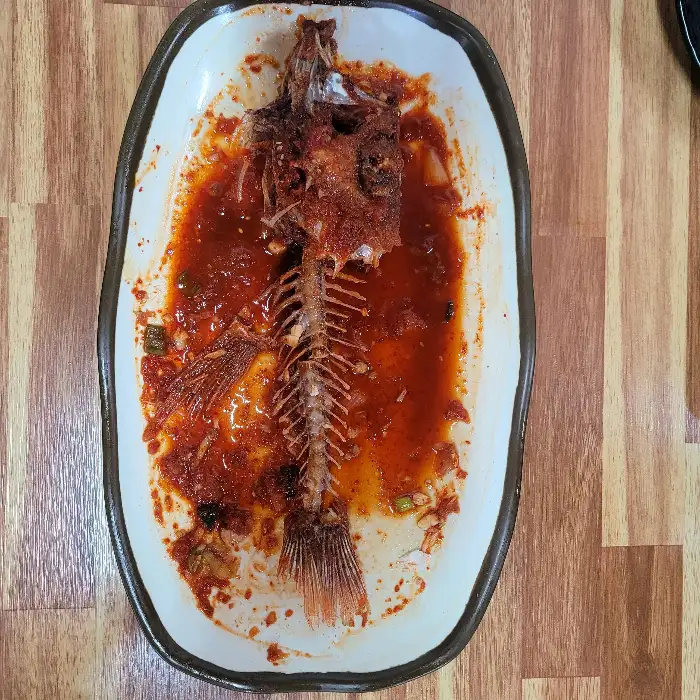 다 먹은 우럭 뼈