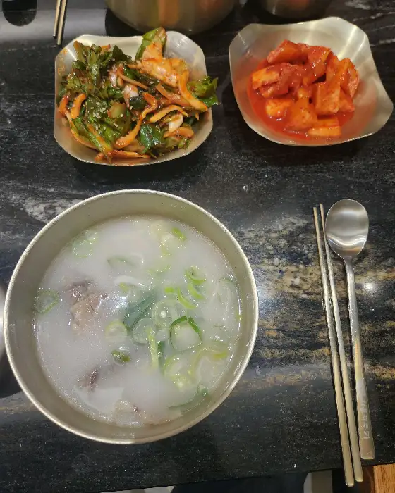 서울깍두기 설렁탕과 반찬