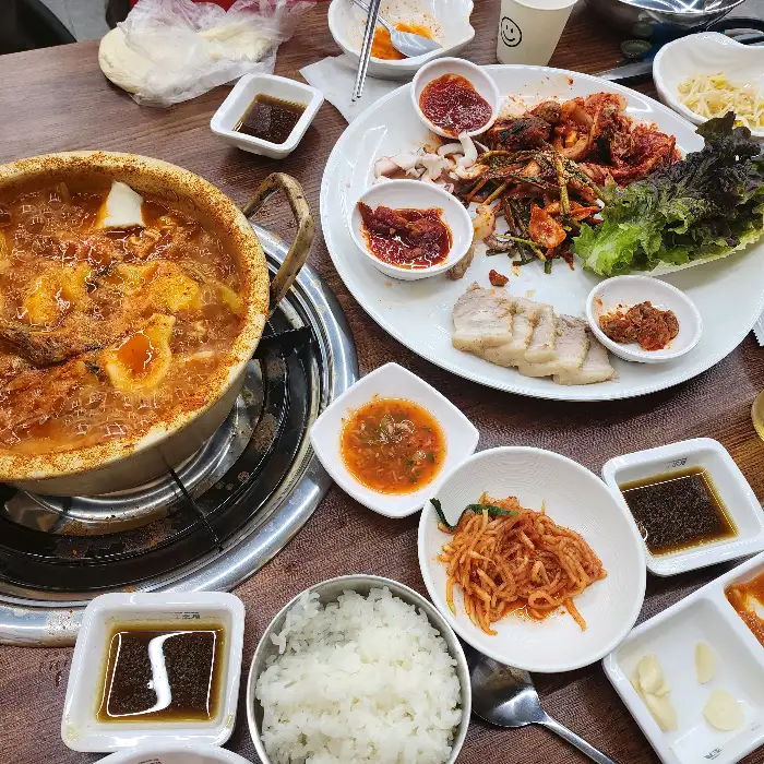 동태탕, 보쌈, 곁들임 반찬 세트