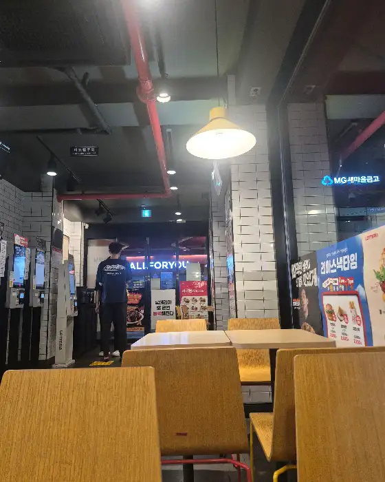 매장 내부 전경