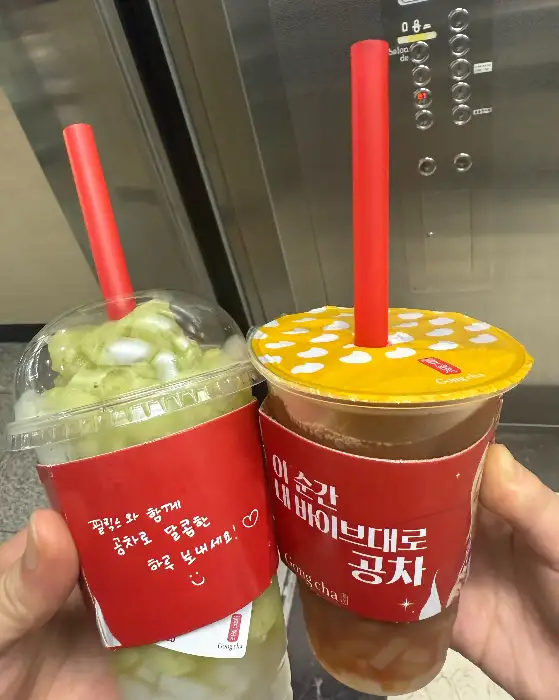 공차 음료 두 잔
